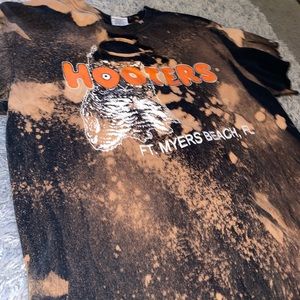 Made by Risss hooters T-shirt !